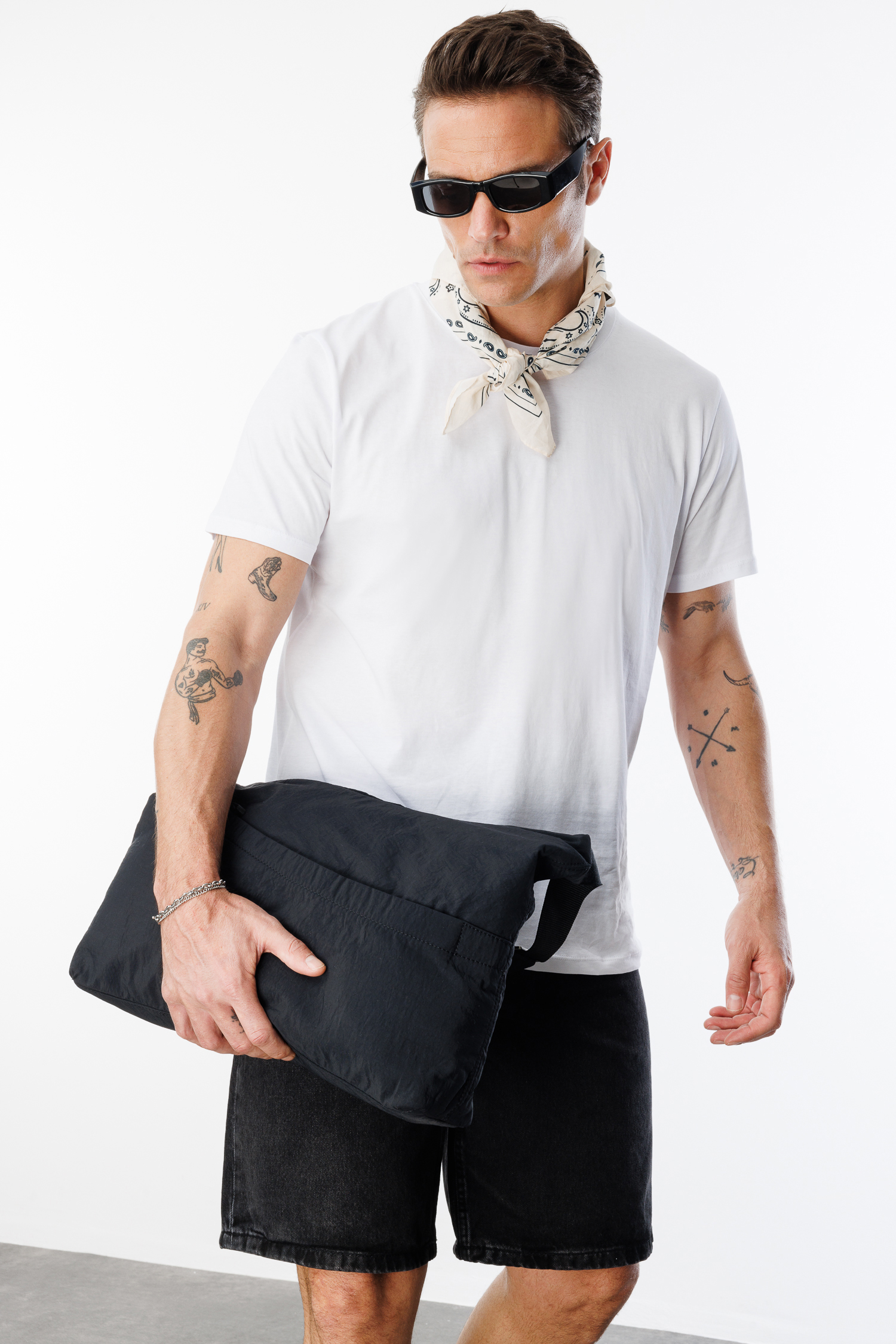 Erkek%20T-shirt%20%100%20Pamuk%20Regular%20Fit%20Standart%20Kesim%20Bisiklet%20Yaka%20Basic%20Tişört%20BASIC-T-SHIRT1