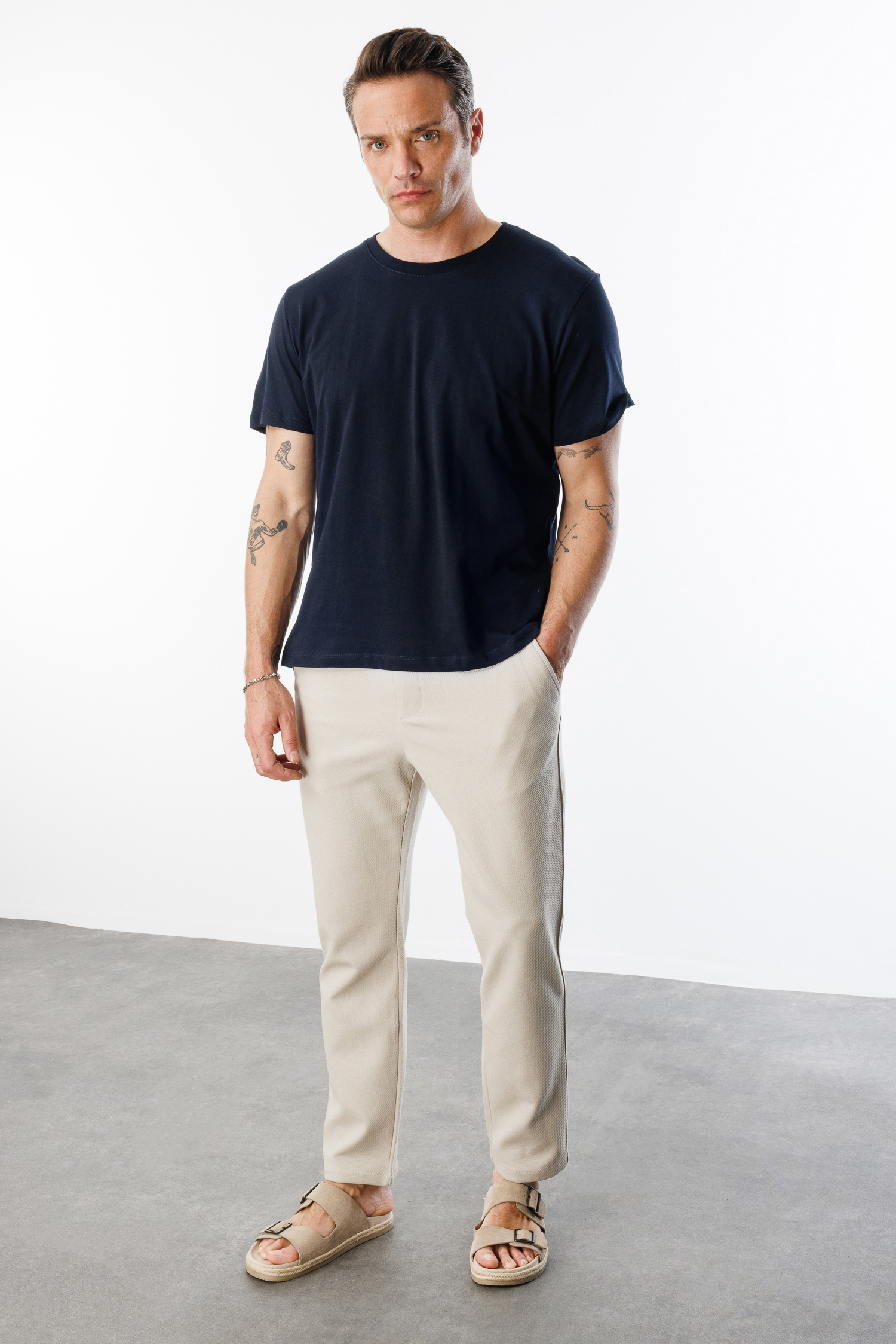 Erkek%20T-shirt%20%100%20Pamuk%20Regular%20Fit%20Standart%20Kesim%20Bisiklet%20Yaka%20Basic%20Tişört%20BASIC-T-SHIRT1-Lacivert