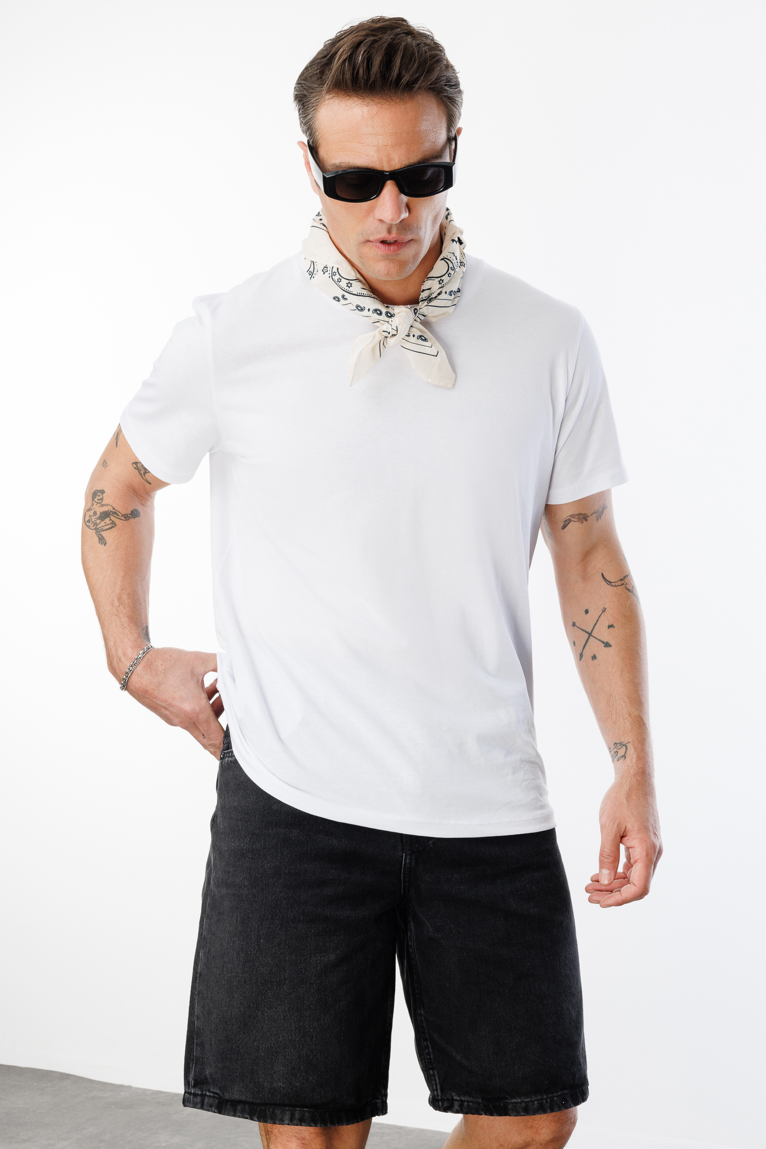 Erkek%20T-shirt%20%100%20Pamuk%20Regular%20Fit%20Standart%20Kesim%20Bisiklet%20Yaka%20Basic%20Tişört%20BASIC-T-SHIRT1