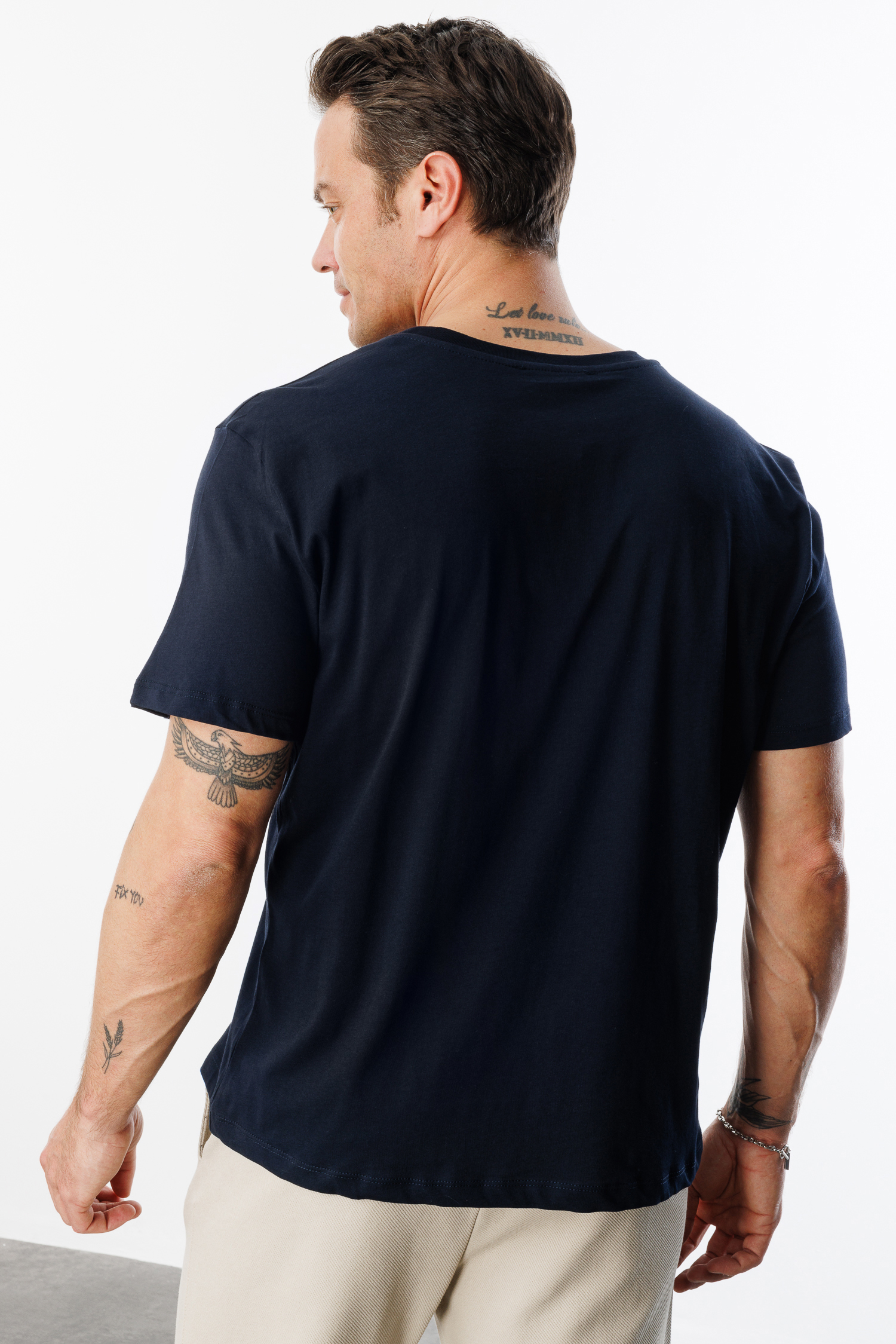 Erkek%20T-shirt%20%100%20Pamuk%20Regular%20Fit%20Standart%20Kesim%20Bisiklet%20Yaka%20Basic%20Tişört%20BASIC-T-SHIRT1-Lacivert