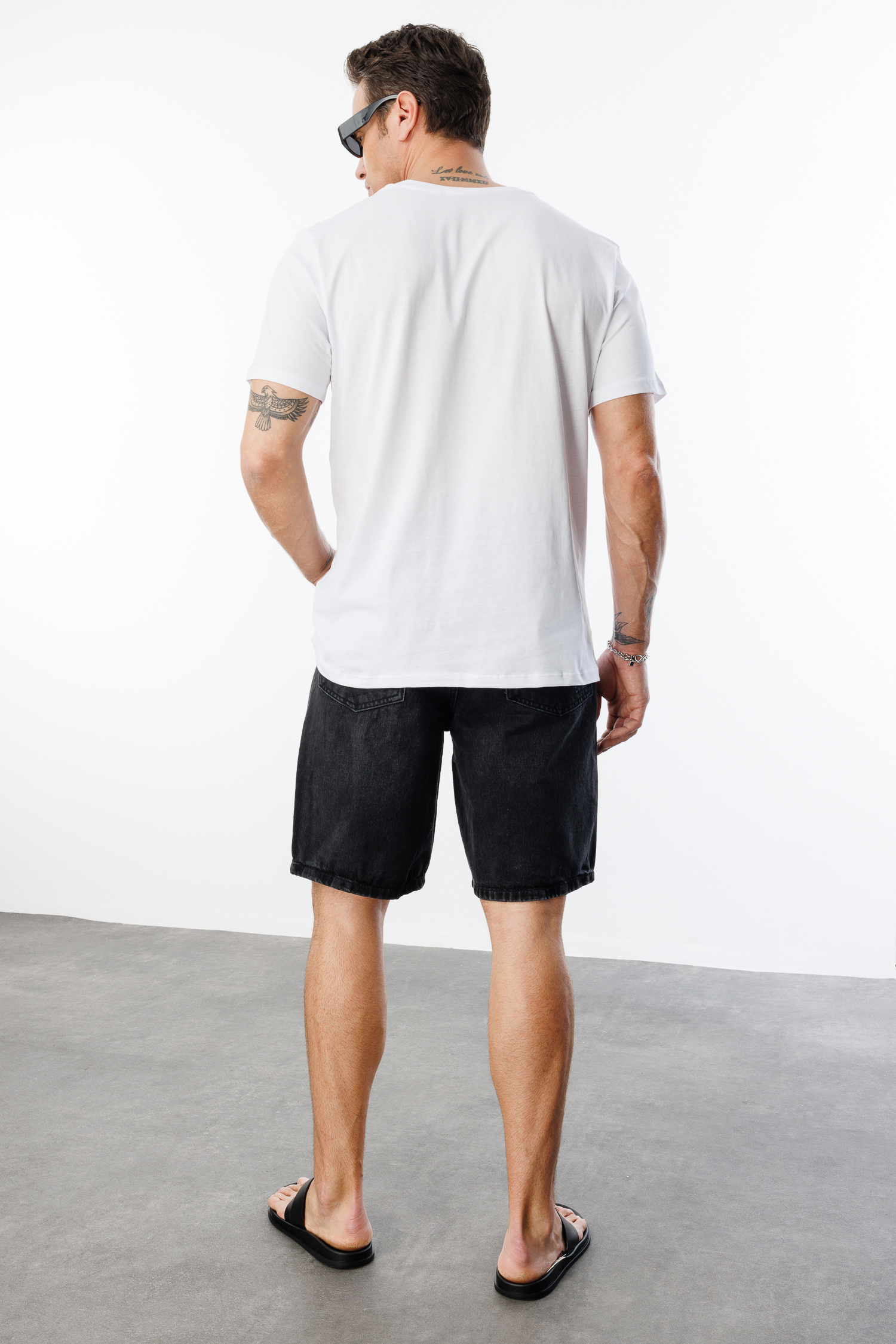 Erkek%20T-shirt%20%100%20Pamuk%20Regular%20Fit%20Standart%20Kesim%20Bisiklet%20Yaka%20Basic%20Tişört%20BASIC-T-SHIRT1