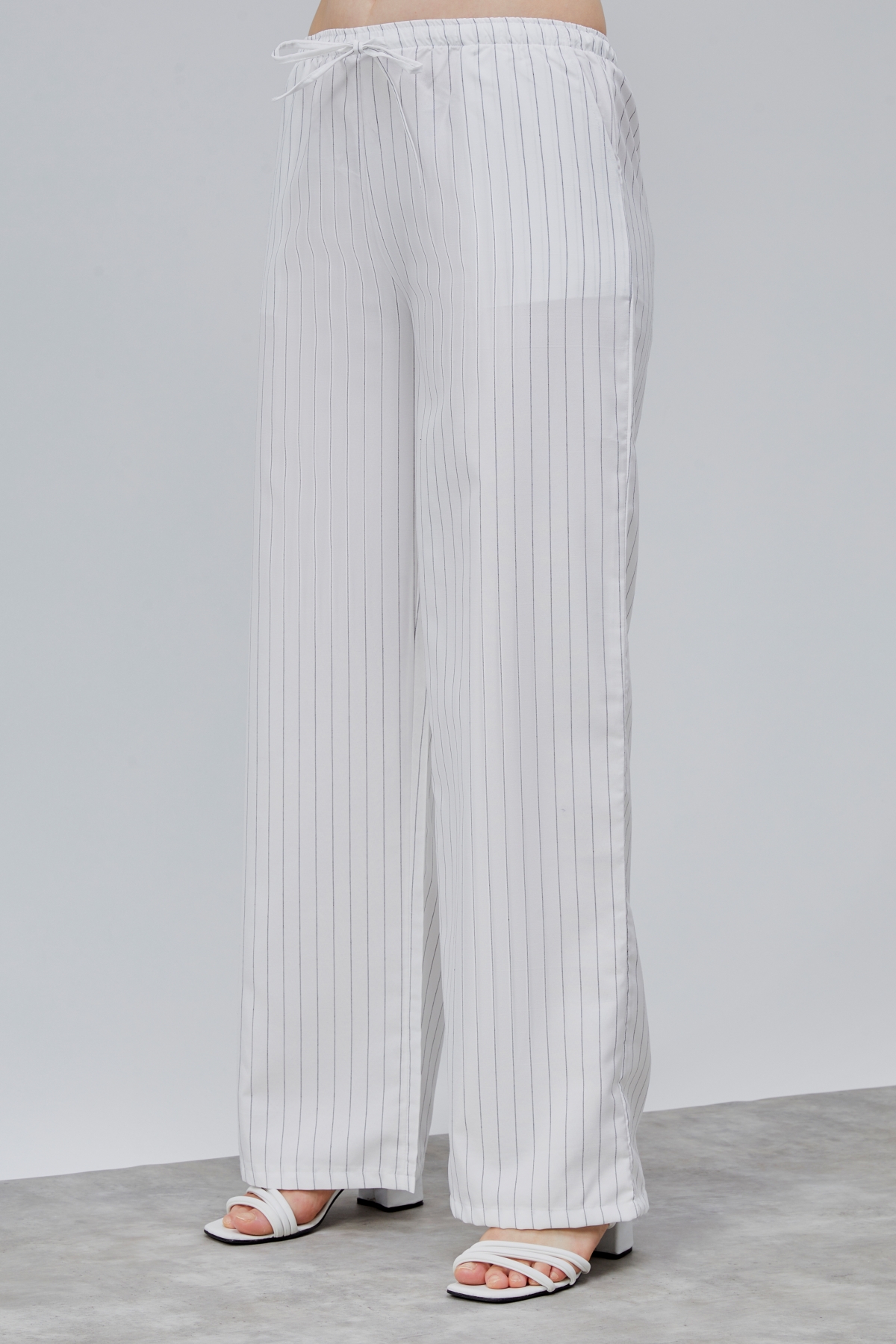 Kadın%20Pantolon%20Geniş%20Paça%20Yüksel%20Bel%20Cepli%20Çizgili Pantolon%20ÇİZGİLİ-PANTOLON-Beyaz