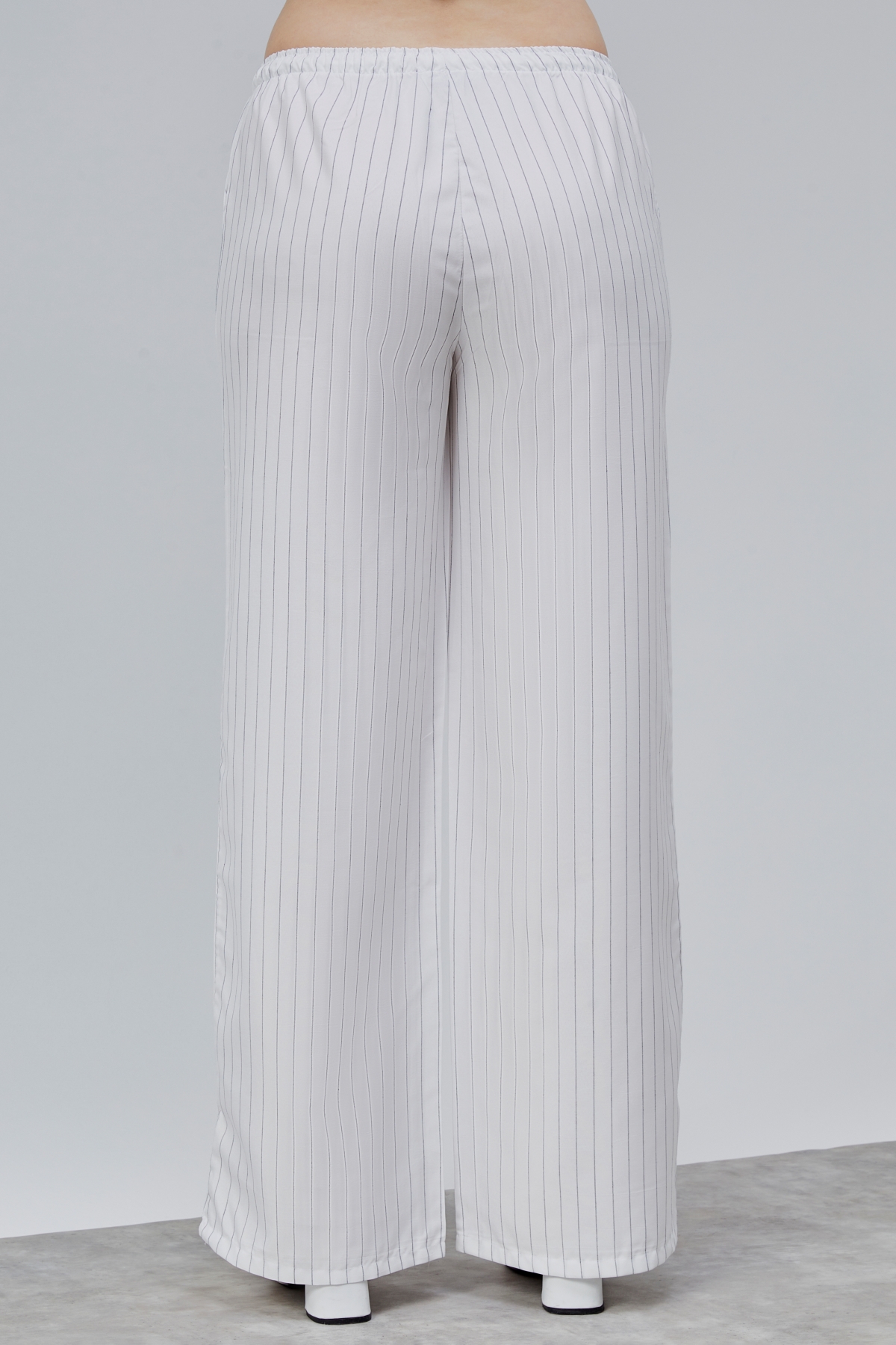 Kadın%20Pantolon%20Geniş%20Paça%20Yüksel%20Bel%20Cepli%20Çizgili Pantolon%20ÇİZGİLİ-PANTOLON-Beyaz