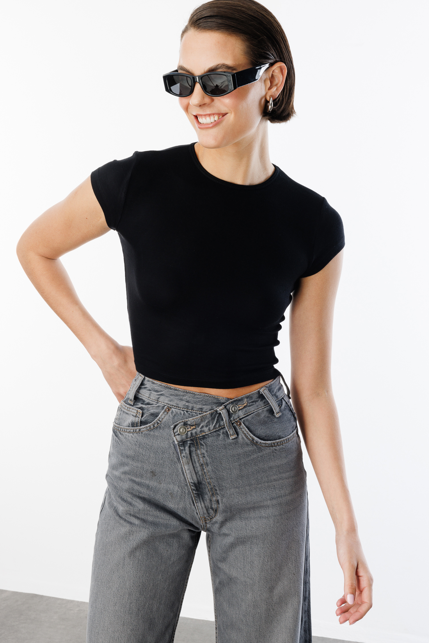 Kısa%20Kollu%20Kadın%20Crop%20T-shirt%20CROP-T-SHIRT-Siyah