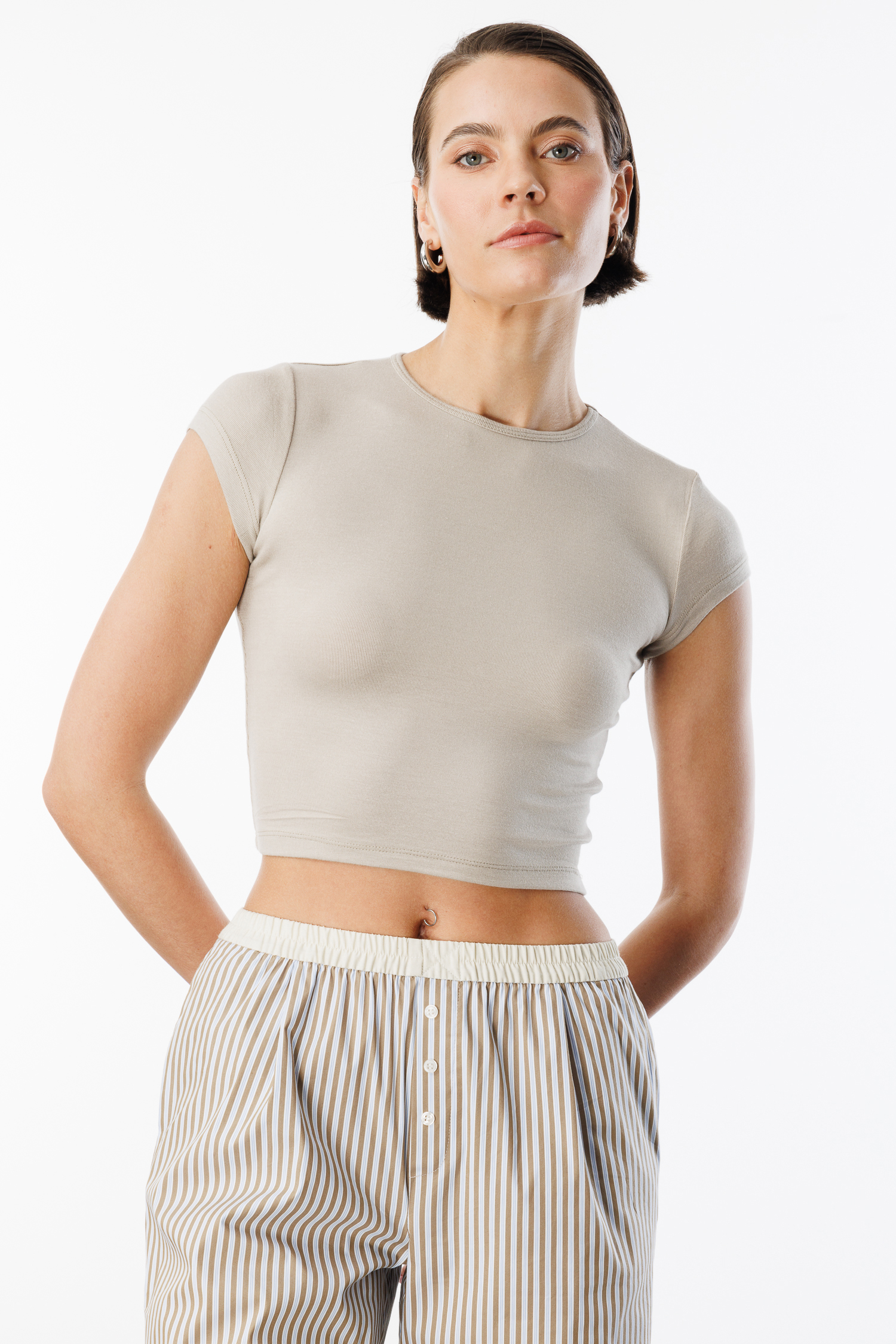 Kısa%20Kollu%20Kadın%20Crop%20T-shirt%20CROP-T-SHIRT-Vizon