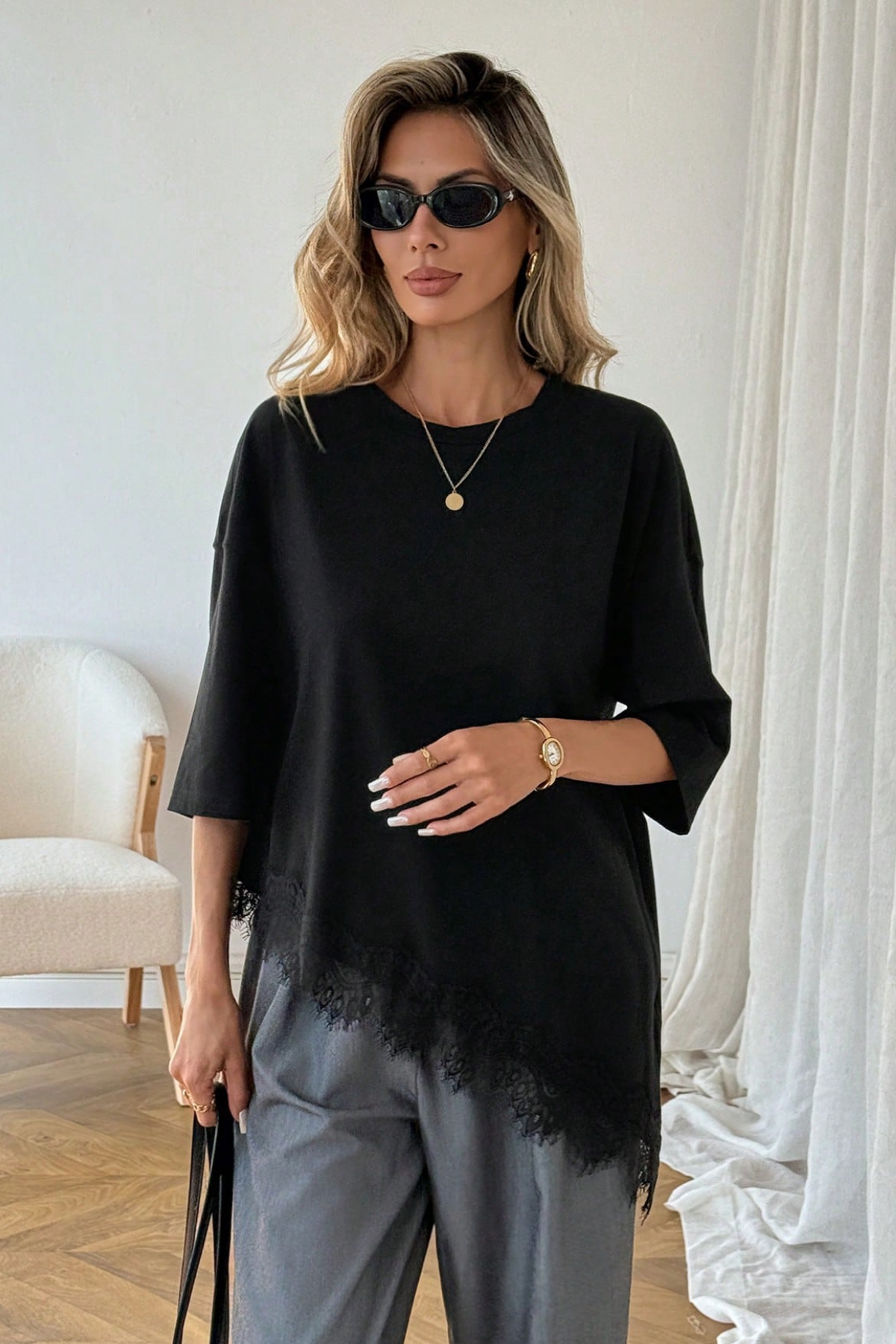 Kadın%20Dantelli%20Tişört%20Kahverengi%20Pamuklu%20Dantel%20Detaylı%20Rahat%20Kesim%20Asimetrik%20Kadın%20Bluz%20DANTELLİ-8989-Siyah