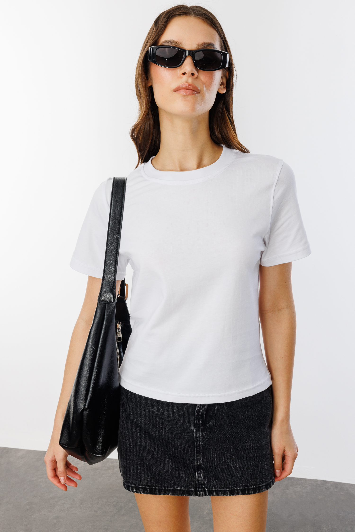 Kadın%20T-shirt%20Kısa%20Kollu%20Organik%20Pamuklu%20Bisiklet%20Yaka%20Crop%20T-shirt%20KADIN-T-SHIRT-Beyaz
