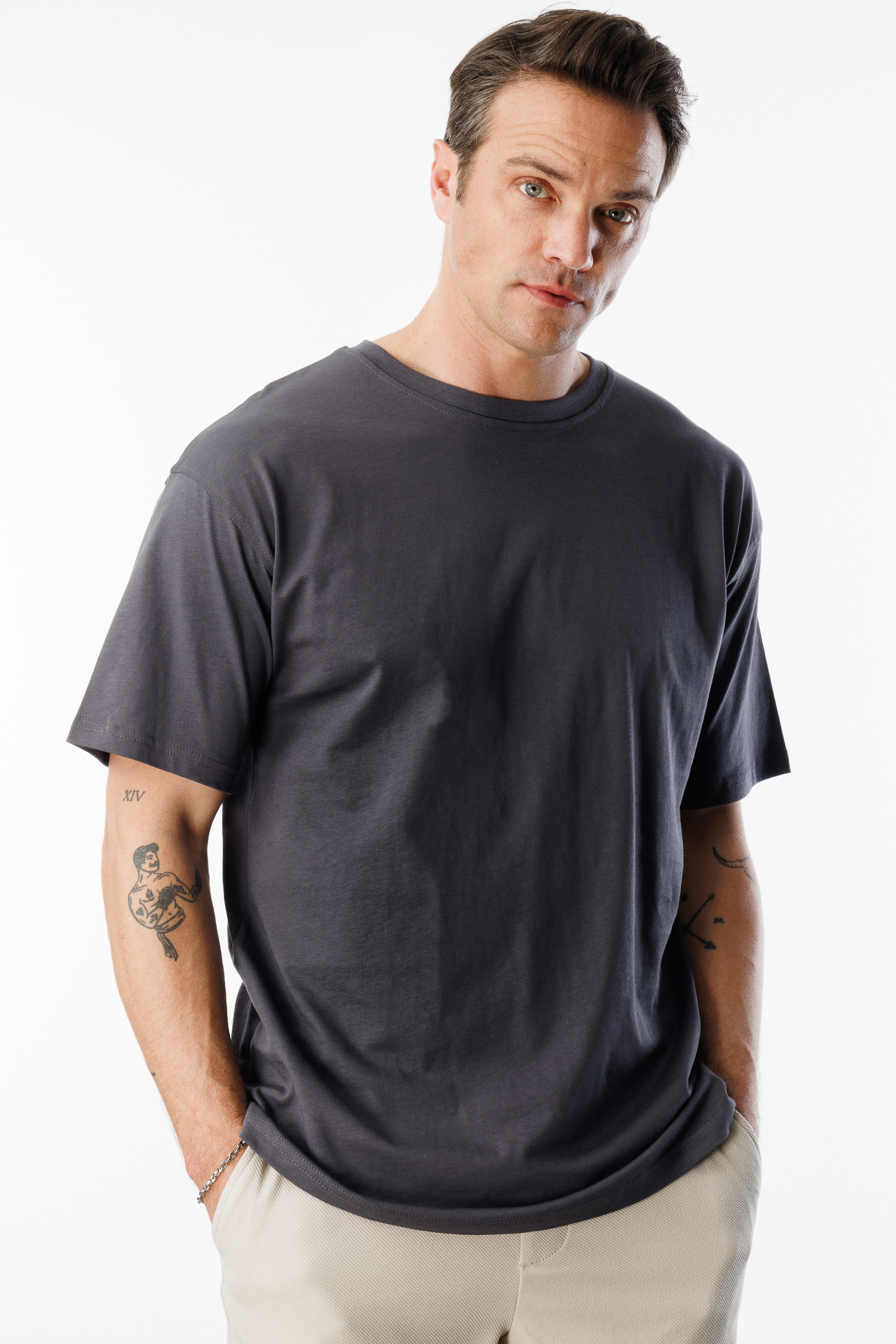 Erkek%20Oversize%20Fit%20%100%20Organik%20Pamuk%20Bisiklet%20Yaka%20Tişört%20OVERSIZE-ERKEK-T-SHIRT-Füme